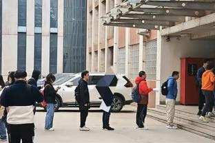 霍勒迪：加快进攻速度能有更多机会 这会激励队友更加努力